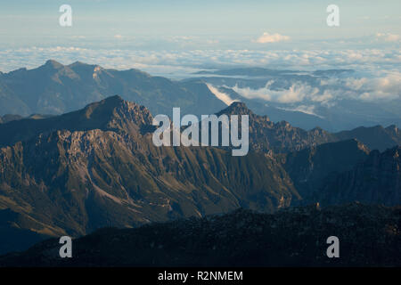 Atmosfera mattutina sulla montagna Schesaplana, Rätikon Mountain Range, Vorarlberg, Austria Foto Stock