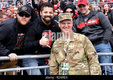 Ohio Guardia Nazionale Il Mag. Gen. Mark E. Bartman in posa per una foto di Ohio State partita di calcio il 3 novembre 2018 a Columbus, Ohio. Questo gioco è stato dedicato ai militari per onorare gli uomini e le donne per i veterani giorno. Foto Stock