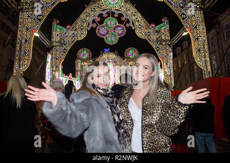 La luce di notte, una comunità libera evento ospitato da via la Arlene Stuart, domenica 18 novembre ha segnato l apertura di Edimburgo di Natale 2018! Questo Foto Stock