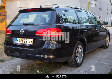 A Belgrado, in Serbia, 14 ottobre. 2018 : Passat B7 moto blu sul lato posteriore. Foto Stock