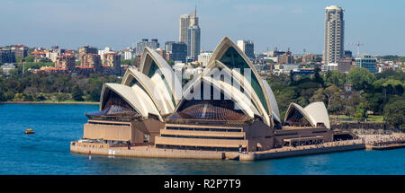 Sydney Opera House su Bennelong Point Porto di Sydney Sydney NSW Australia. Foto Stock
