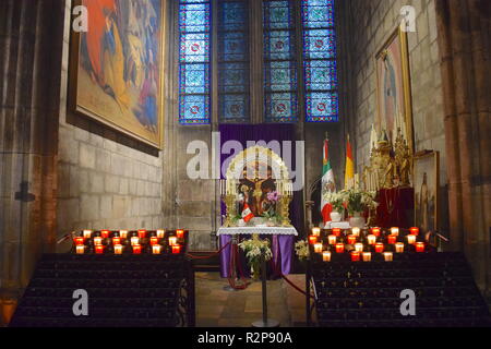 Gli interni della cattedrale di Notre Dame de Paris, Ile de la Cite, Parigi, Francia.Innenraum der Kathedrale von Notre Dame de Paris, Ile de la Cite,Parigi Foto Stock