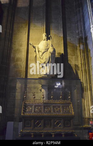 Gli interni della cattedrale di Notre Dame de Paris, Ile de la Cite, Parigi, Francia.Innenraum der Kathedrale von Notre Dame de Paris, Ile de la Cite,Parigi Foto Stock