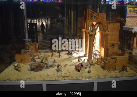 Parigi, Francia - Modello architettonico monumento di architettura religiosa, la Chiesa cattolica e la Cattedrale di Notre Dame Foto Stock