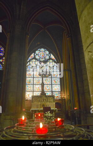 Gli interni della cattedrale di Notre Dame de Paris, Ile de la Cite, Parigi, Francia.Innenraum der Kathedrale von Notre Dame de Paris, Ile de la Cite,Parigi Foto Stock