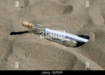 Un messaggio in bottiglia Foto Stock