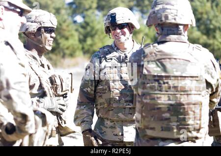 L'Indiana aiutante generale, il Mag. Gen. Courtney P. Carr, visitato Indiana nazionale soldati di guardia con 1° Battaglione, 151st reggimento di fanteria durante la loro rotazione in corrispondenza del giunto Readiness Training Center a Fort Polk, La. Foto Stock