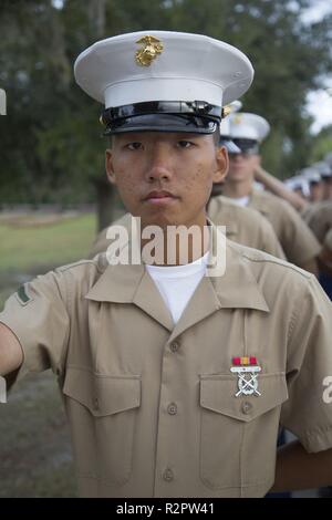 Pfc. Ethan Zhao, onore graduate per plotone 3084, Mike Company, 3a reclutare battaglione di formazione, laureato boot camp nov. 2, 2018. Zhao è da Berwyn, Pa. Foto Stock