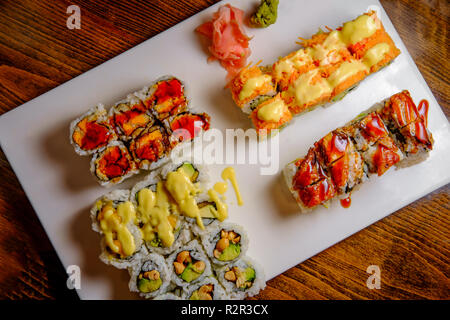 Fancy chef giapponese sushi speciale piatto del rullo Foto Stock