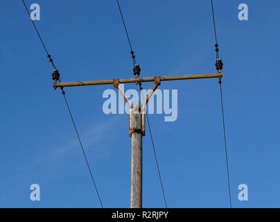 Elettricità pilone - vecchio Foto Stock