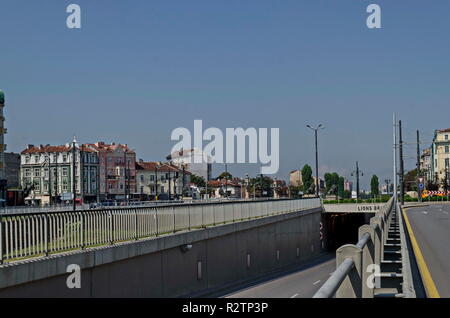 Paesaggio urbano del bulgaro città capitale Sofia vicino dal Ponte Lions, Sofia, Bulgaria, Europa Foto Stock