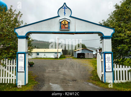 Nicholaevsk, AK - Agosto 23, 2018: una veduta della chiesa di San Nicola di gate, una chiesa ortodossa russa in Nikolaevsk sulla Penisola di Kenai in Alaska, STATI UNITI D'AMERICA Foto Stock