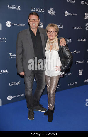 AEZ Mezzanotte Evento di shopping di Amburgo con: Tanja Schumann mit Ehemann Stefan Burmeister dove: Amburgo, Germania Quando: 19 Oct 2018 Credit: Becher/WENN.com Foto Stock