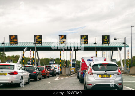 I veicoli in coda al grande Wyrley caselli sulla M6 in direzione Nord, Regno Unito Foto Stock