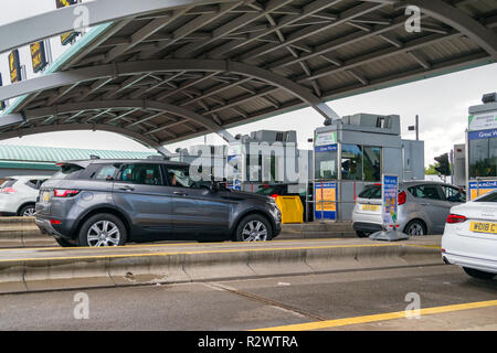 I veicoli in coda al grande Wyrley caselli sulla M6 in direzione Nord, Regno Unito Foto Stock