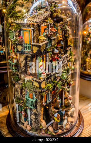 Scena della natività shop in via San Gregorio Armeno. Napoli Foto Stock