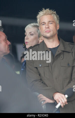 ANNIE LENNOX & BRAD PITT LIVE 8 HYDE PARK Londra Inghilterra 02 Luglio 2005 Foto Stock