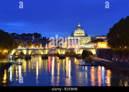 Vista di San Pietro in Roma, Italia Foto Stock