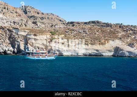 Gita in barca nel mar Mediterraneo vicino alla costa di Isola di Rodi (Rhodes, Grecia) Foto Stock