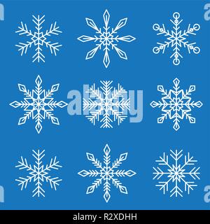 Set di bianco fiocchi di neve diversi isolati su sfondo blu illustrazione vettoriale EPS10 Illustrazione Vettoriale