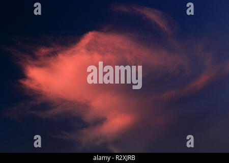 Nube al tramonto Foto Stock