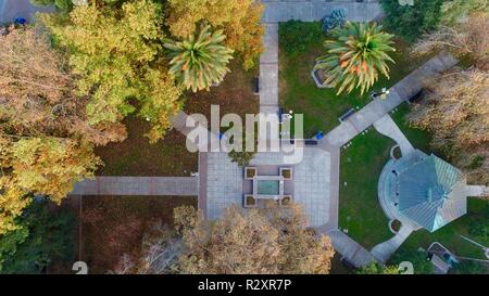 Vista aerea di Healdsburg Plaza, al centro di piazza circondata da gallerie d'arte, ristoranti, negozi, sale di degustazione vino, Healdsburg, California USA Foto Stock