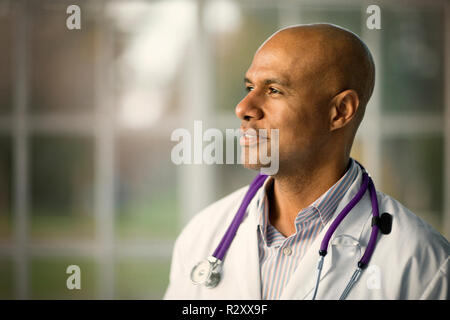 Metà maschio adulto medico. Foto Stock