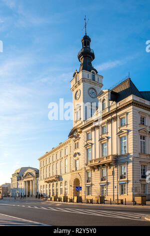 Varsavia, Mazovia / Polonia - 2018/11/18: Jablonowski palazzo in Piazza Teatro e Senatorska Street nel quartiere storico di Varsavia old town Foto Stock