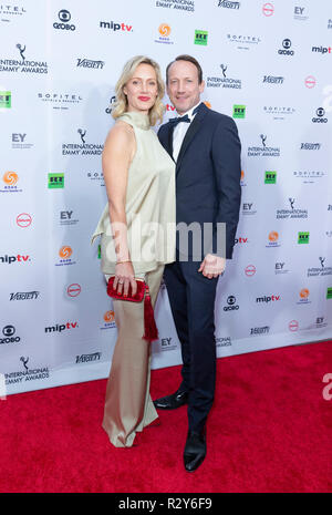 New York, Stati Uniti. Xix Nov, 2018. Anna Schudt e Moritz Fuhrmann partecipare alla quarantaseiesima annuale internazionale di Emmy Awards a New York Hilton Credit: Lev Radin/Pacific Press/Alamy Live News Foto Stock