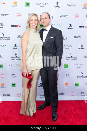 New York, Stati Uniti. Xix Nov, 2018. Anna Schudt e Moritz Fuhrmann partecipare alla quarantaseiesima annuale internazionale di Emmy Awards a New York Hilton Credit: Lev Radin/Pacific Press/Alamy Live News Foto Stock