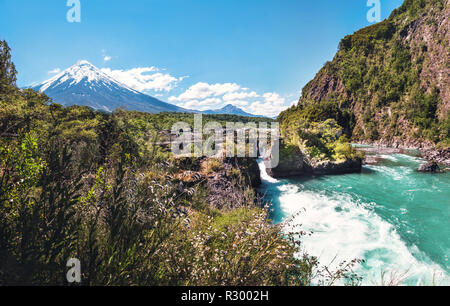 Saltos del Petrohue cascate e del vulcano di Osorno - Los Lagos Regione, Cile Foto Stock