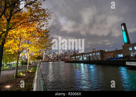 Il bacino Anable (aka undicesimo Street Basin) nella città di Long Island quartiere di Queens a New York Martedì, Novembre 13, 2018. Amazon ha annunciato che Long Island City sarà la posizione di una parte della sua HQ2 campus con il Anable bacino, destra, destinato per la costruzione del suo campus nonché tenendo lo spazio in una corte Square edificio per uffici. (Â© Richard B. Levine) Foto Stock