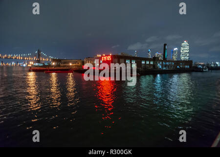 Il bacino Anable (aka undicesimo Street Basin) nella città di Long Island quartiere di Queens a New York Martedì, Novembre 13, 2018. Amazon ha annunciato che Long Island City sarà la posizione di una parte della sua HQ2 campus con il Anable bacino, centro destinato per la costruzione del suo campus nonché tenendo lo spazio in una corte Square edificio per uffici. (Â© Richard B. Levine) Foto Stock