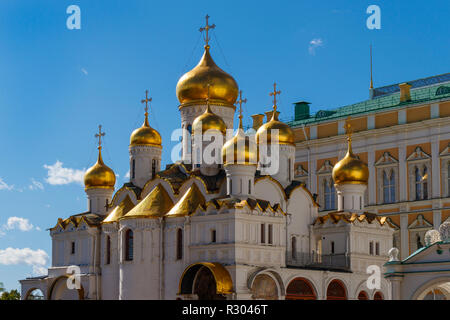 1489 La Cattedrale dell'Annunciazione, la piazza della cattedrale, il Cremlino di Mosca, Russia. Dedicata all'Annunciazione della Theotokos. Foto Stock