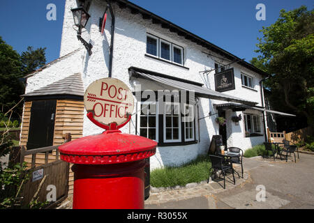 Il presentatore TV chiude village Post Office in un capannone controversia, il Signore Roberts è stato riaperto lo scorso anno sul Webb Estate in Purley di Laura Hamilton Foto Stock