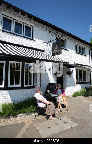 Il presentatore TV chiude village Post Office in un capannone controversia, il Signore Roberts è stato riaperto lo scorso anno sul Webb Estate in Purley di Laura Hamilton Foto Stock