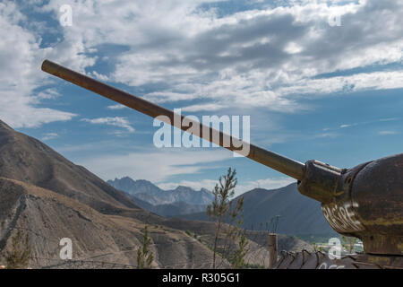 Arrugginimento serbatoio dalla invasione sovietica dell'Afghanistan in 1979, il Panjshir Valley, Afghanistan Foto Stock