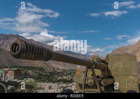 Arrugginimento serbatoio dalla invasione sovietica dell'Afghanistan in 1979, il Panjshir Valley, Afghanistan Foto Stock