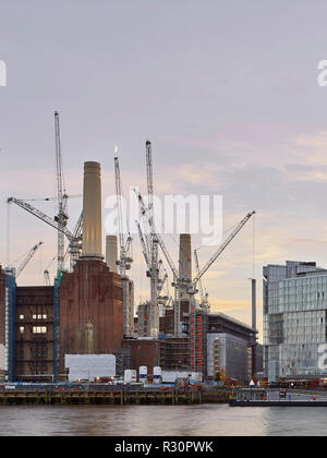 Vista stretto attraverso il Tamigi. Nei dintorni viste dal Nord 2018, Londra, Regno Unito. Architetto: Sir Giles Gilbert Scott, 1953. Foto Stock