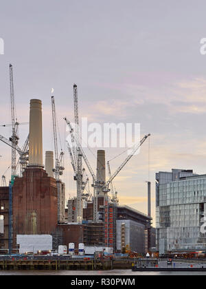 Vista stretto attraverso il Tamigi. Nei dintorni viste dal Nord 2018, Londra, Regno Unito. Architetto: Sir Giles Gilbert Scott, 1953. Foto Stock