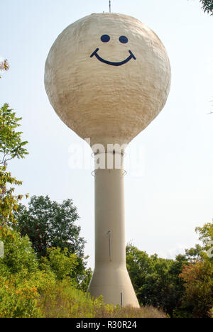 Smiley Face Water Tower in Ironwood, Michigan Foto Stock