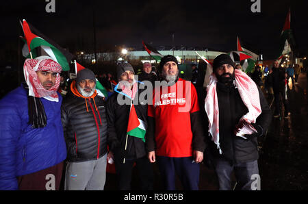 Palestina libera i dimostranti fuori Hampden Park prima della UEFA lega delle nazioni, gruppo C1 corrisponde all'Hampden Park, Glasgow. Foto Stock