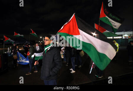 Palestina libera i dimostranti fuori Hampden Park prima della UEFA lega delle nazioni, gruppo C1 corrisponde all'Hampden Park, Glasgow. Foto Stock