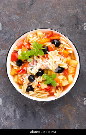 Il Minestrone, italiano zuppa vegetariana con pasta e verdure Foto Stock