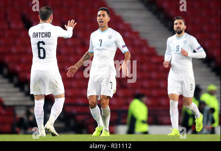 Israele Zehavi Eran (centro) punteggio celebra il suo lato il secondo obiettivo del gioco durante la UEFA lega delle nazioni, gruppo C1 corrisponde all'Hampden Park, Glasgow. Foto Stock