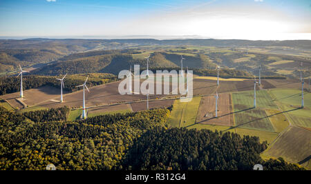 Vista aerea, wind farm tra Asseln e Lichtenau, Paderborn, Renania settentrionale-Vestfalia, Germania, Europa, Lichtenau, DEU, Europa, uccelli-occhi vista, aeri Foto Stock