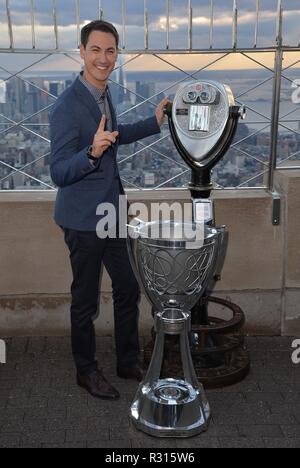 New York, NY, STATI UNITI D'AMERICA. Xx Nov, 2018. Joey Logano Foto chiamata per 2018 Monster Energy NASCAR Cup serie campione Joey Logano foto op, l'Empire State Building, New York, NY Novembre 20, 2018. Credito: Kristin Callahan/Everett raccolta/Alamy Live News Foto Stock