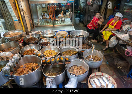 Bangkok, Pathum Thani, Thailandia. Xix Nov, 2018. Onorevoli visto che vendono alimenti in China town, Bangkok, Thailandia.La vita quotidiana in Bangkok capitale della Thailandia. Credito: Enzo Tomasiello SOPA/images/ZUMA filo/Alamy Live News Foto Stock