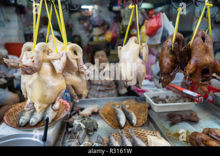 Bangkok, Pathum Thani, Thailandia. Xix Nov, 2018. Un negozio vendita anatre per le carni in Chinatown, Bangkok, Thailandia.La vita quotidiana in Bangkok capitale della Thailandia. Credito: Enzo Tomasiello SOPA/images/ZUMA filo/Alamy Live News Foto Stock