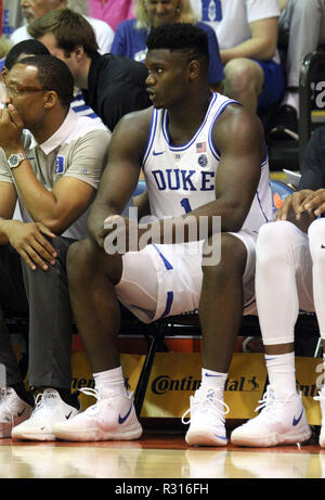 17 novembre 2018 - il duca diavoli blu avanti Sion Williamson #1 durante un Maui Invitational gioco tra il duca diavoli blu e la Auburn Tigers in Lahaina Civic Center in Lahaina, Maui, HI - Michael Sullivan/CSM Foto Stock